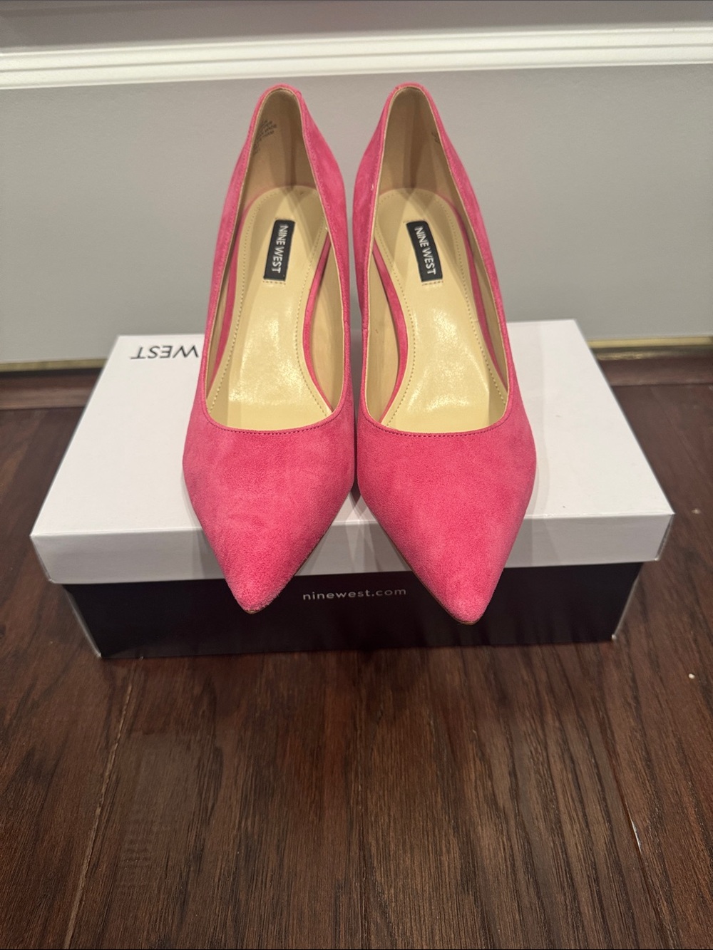 Nine West Pumps, Hot Pink Size 8 Suede Pointed-Toe - Picture 5 of 5